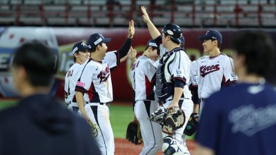 [WBSC] 프리미어12 한국, 도미니카공화국에 0-6서 9-6 '대역전승'…조별리그 2승2패